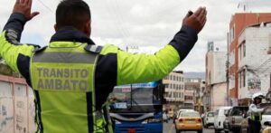 Dos detenidos por golpear a agentes de tránsito en Ambato