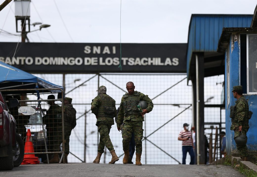 Imagen de la entrada principal de la cárcel Bellavista, de la ciudad de Santo Domingo.