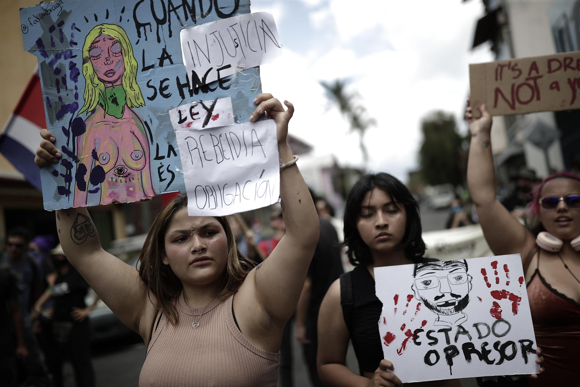 Con una protesta en la puerta empieza el mandato de Rodrigo Chaves en Costa Rica