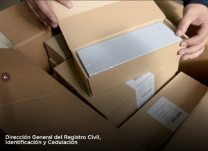 Instituto Geográfico Militar entregó material para cédulas al Registro Civil