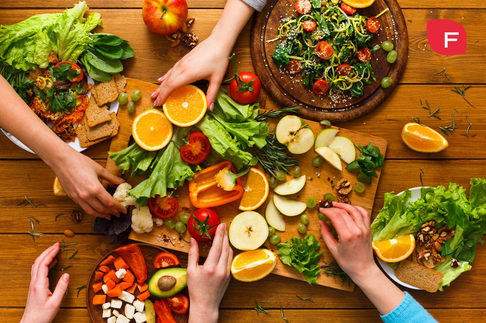 Reducir calorías y comer a sus horas puede ayudar a alargar la vida