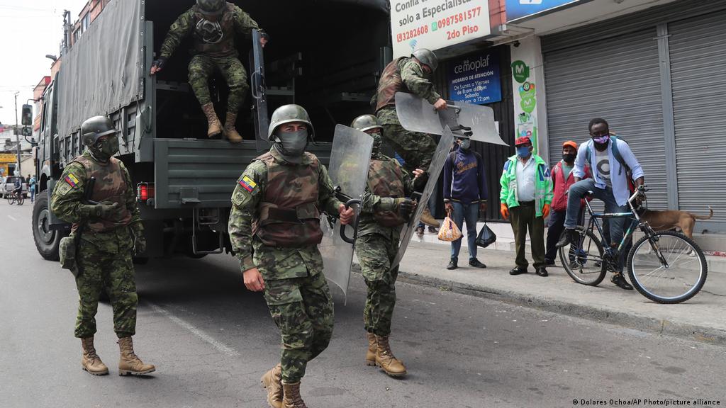 Militares y Policías recorren las calles del país para intentar reducir la inseguridad.