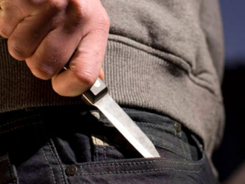 Los delincuentes amedrentaron con cuchillos y amarraron a las víctimas.