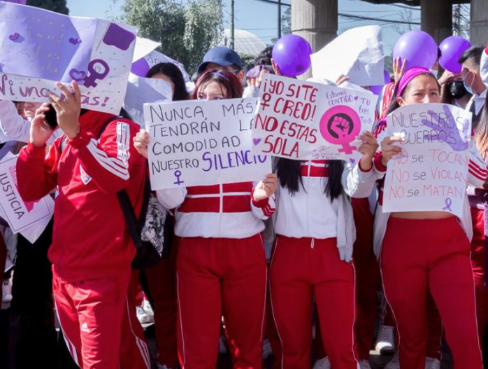 El 26 y 27 de abril los compañeros de la víctima protestaron en Quito para exigir justicia.