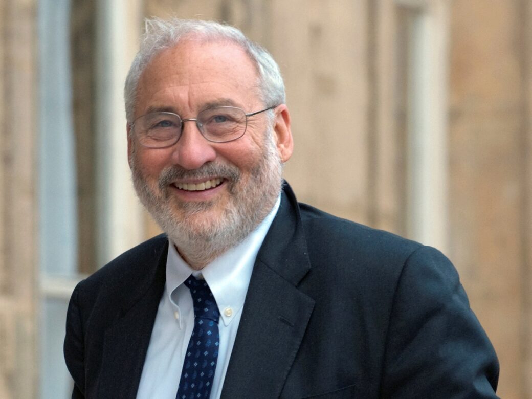 Stiglitz propone que la prohibición se establezca cuando las divisas se convierten en dinero 'normal'.