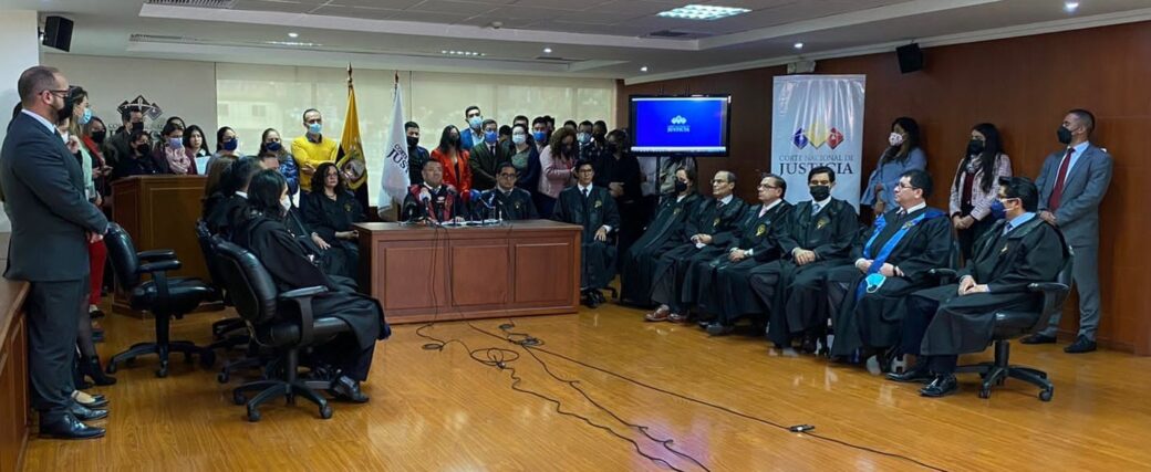 Iván Saquicela, anunció su decisión acompañado por los magistrados que integran la CNJ