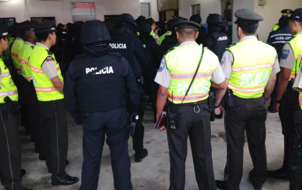 Investigados. Policías en servicio activo fueron detenidos en operativo contra la delincuencia organizada.