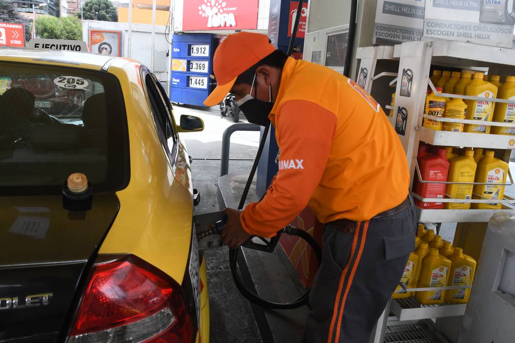Un barril de gasolina importada cuesta 45% más de lo que recibe Ecuador por el barril de crudo