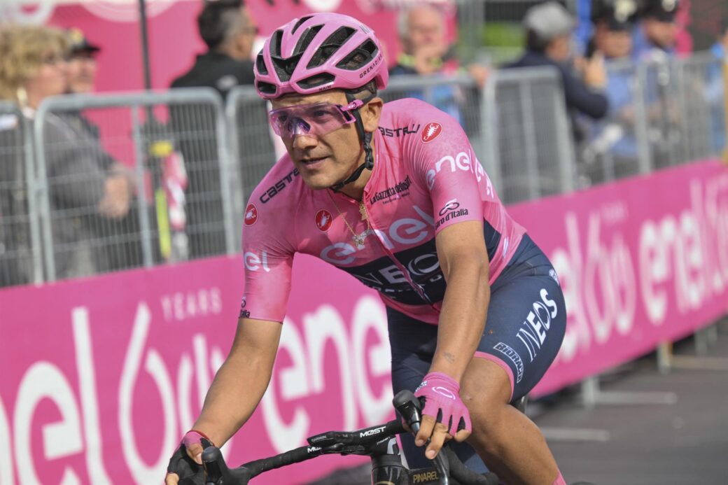 Carapaz conserva el liderato y está cerca de ganar su segundo Giro