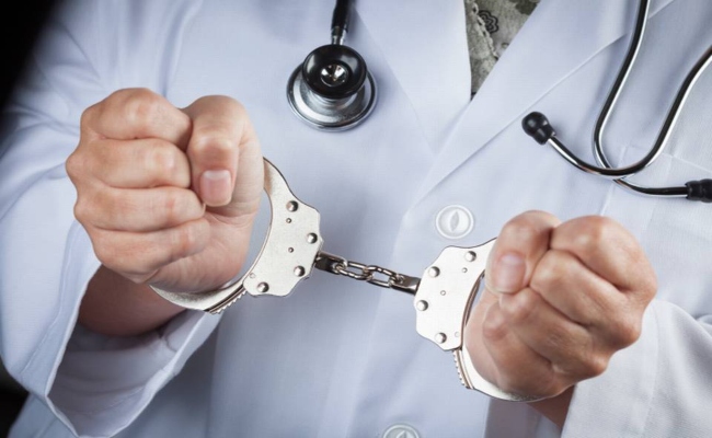 ¿Cómo evitar caer en clínicas clandestinas o con médicos ilegales?