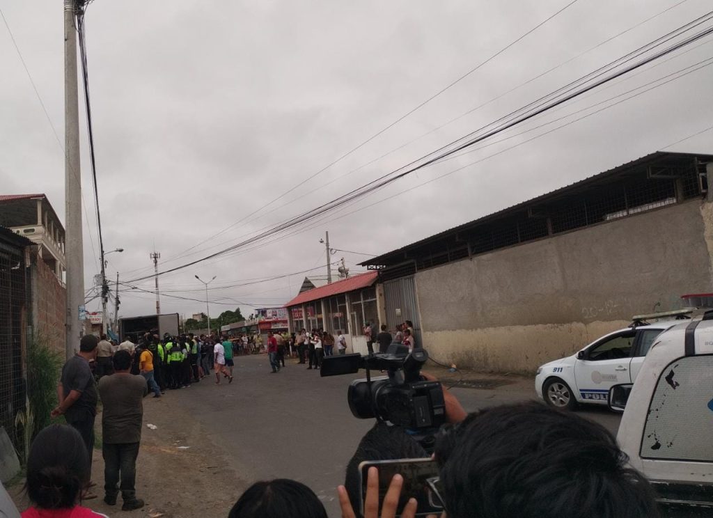 El carro de la fiscal fue impactado por una cantidad indeterminada de balas. Foto: Redes sociales.