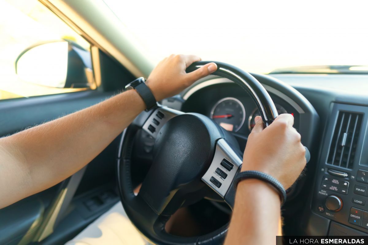 Conducir con alto volumen disminuye el tiempo de reacción