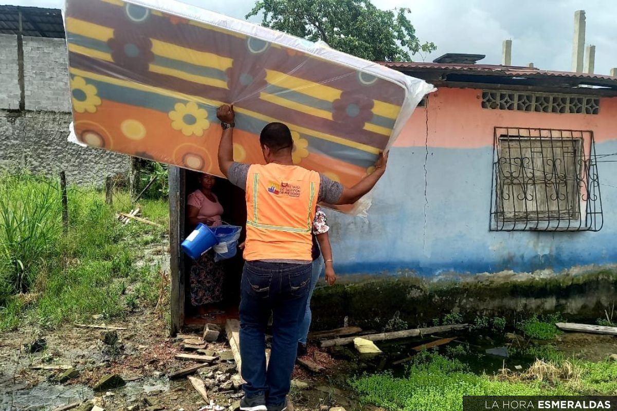 Riesgo Ecuador: Envía ayuda humanitaria a San Lorenzo