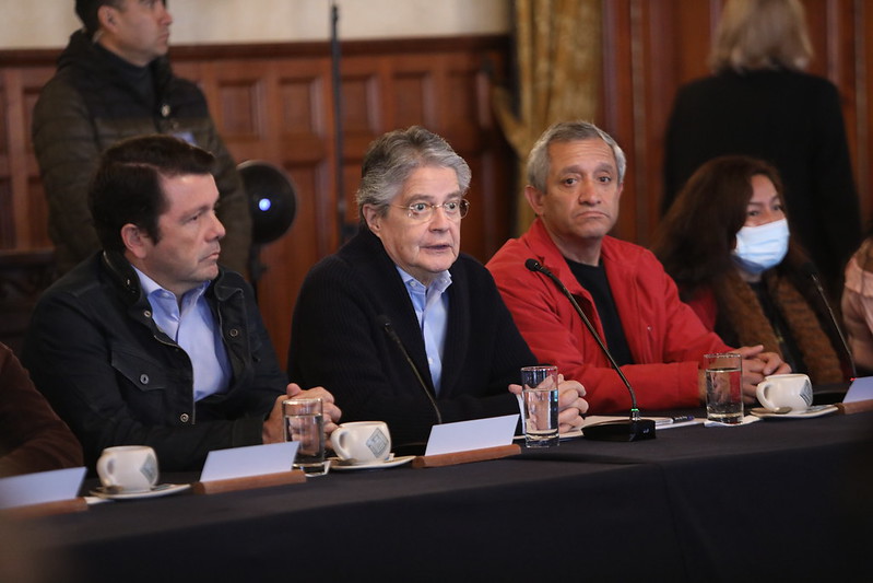Guillermo Lasso, presidente de la República, junto a sus ministros de Gobierno e Interior.