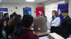 La Universidad Indoamérica realiza una expoferia para estudiantes de colegio
