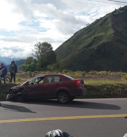 Accidente de tránsito en Baños deja dos personas heridas