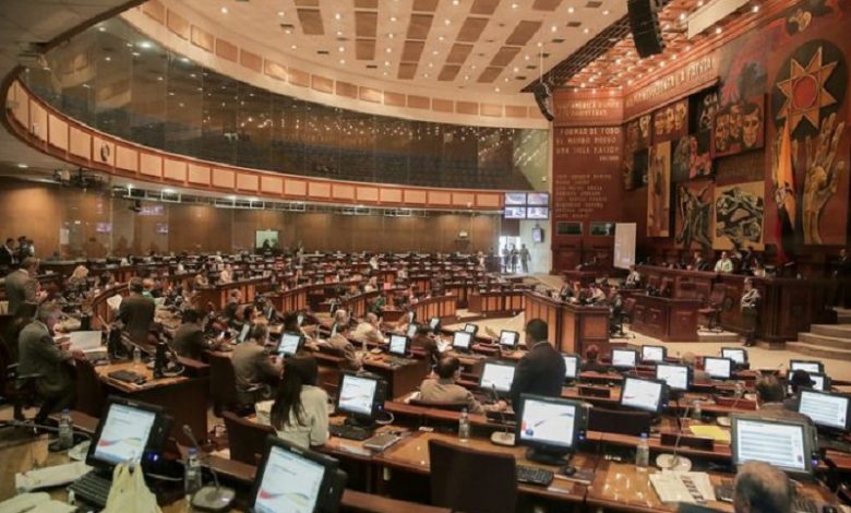 El correísmo en la Asamblea presiona para la aplicación del artículo 130, numeral 2 de la Constitución  