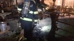 Bomberos intervinieron ante un conato de incendio en un bar de Cumbayá