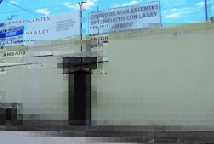 Provocan incendio en el Centro de Adolescentes Infractores de Ambato