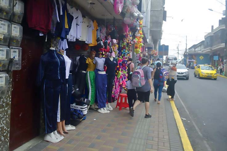 SITUACIÓN. Los delincuentes analizan los comercios ubicados en las principales avenidas