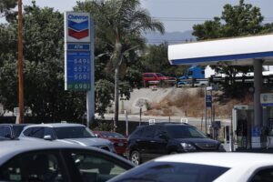 La gasolina alcanza un precio récord por galón en EE.UU.