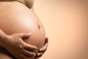 Descubren cómo las embarazadas crean ‘superanticuerpos’ para proteger al bebé