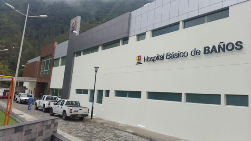 Hasta el hospital de Baños fueron trasladados los infantes, para ser atendidos.