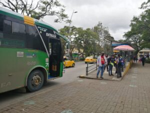 Universitarios exigen pasajes de bus más baratos