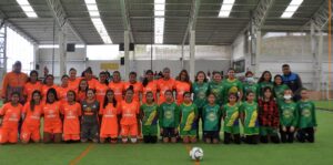 Las limitaciones para que más mujeres practiquen fútbol en Loja
