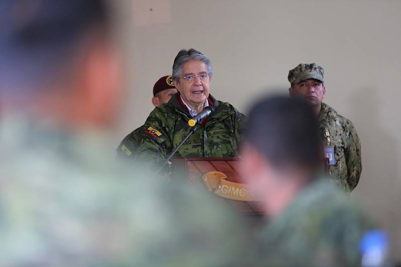 El presidente Guillermo Lasso visitó este domingo las instalaciones del cuartel Epiclachima, sur de Quito.