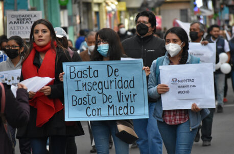 Decenas de personas se sumaron a las exigencias de seguridad en la marcha que recorrió la ciudad.