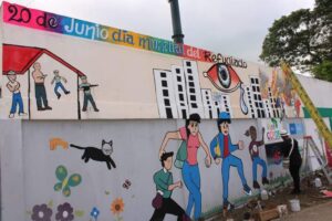 Pintan murales por el día del refugiado