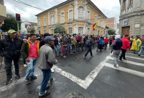 Los 18 días de paro nacional generaron millonarias pérdidas económicas que empiezan a repercutir en el pago de salarios.