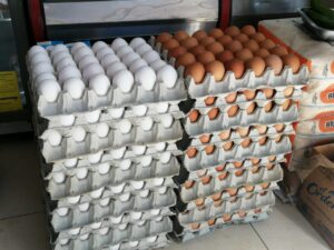 Huevos y otros productos escasean en mercados de Loja