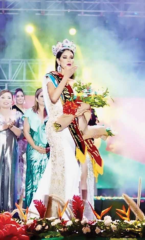 LOGRO.  Melany Flor fue coronada como Reina de Santo Domingo