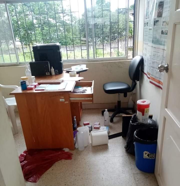 Roban en centro de salud de Viche