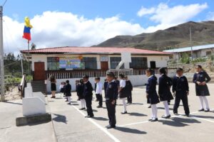 Tres centros educativos sin clases en Saraguro por el paro