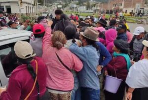 Comercio. El mercado de Otavalo se abrió tras 17 días de protestas, pero no todos los comerciantes tenían productos para ofrecer. 