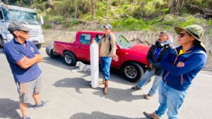 Manifestantes cierran la vía Ambato- Píllaro
