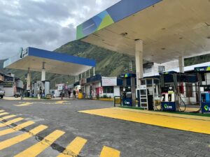 Cantones de Tungurahua se quedan sin gasolina por el paro