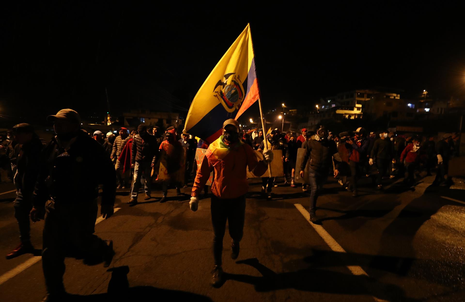 Marchas avanzan pese al estado de excepción y policías se atrincheran en la Casa de la Cultura Ecuatoriana
