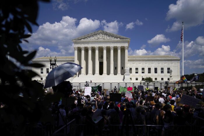 ACTO. Personas protestan ante el Tribunal Supremo de Estados Unidos en Washington