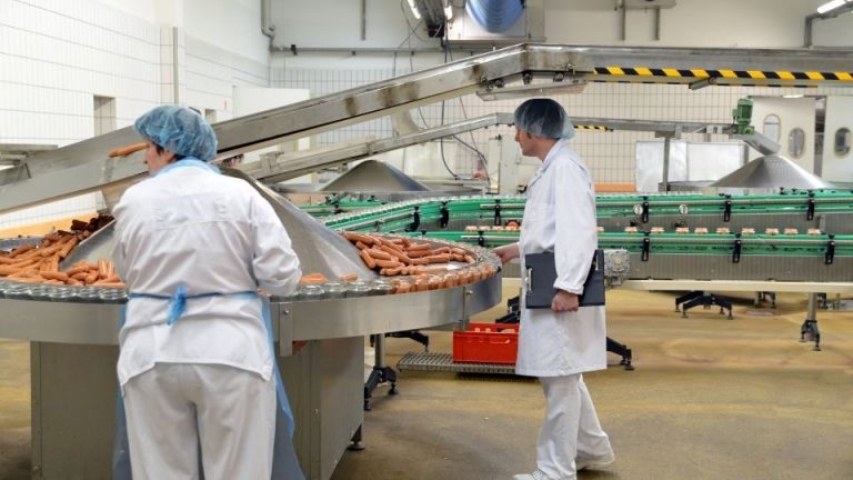 La fabricación de alimentos es uno de los sectores más golpeados por la crisis.