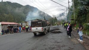 Se registran vías cerradas en 17 provincias del país