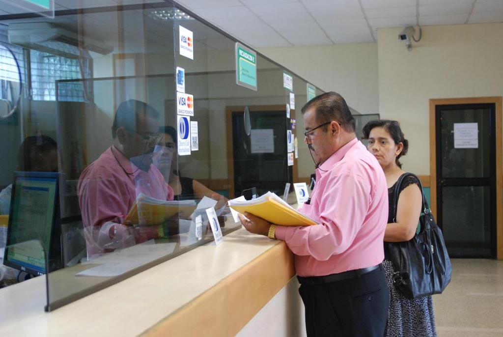 Más de $4.800 millones en nuevos créditos llegaron a deudores morosos que Lasso eliminó de la central de riesgos