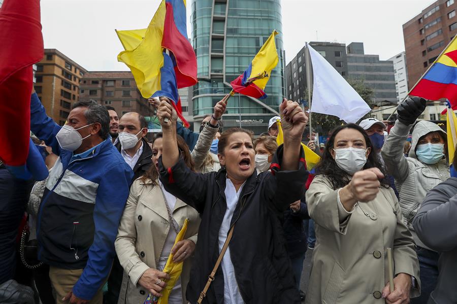 Estado de excepción, despliegue de fuerzas y noticias falsas en el sexto día del paro en Ecuador