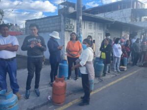 Doce horas de corredor humanitario en Tungurahua