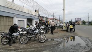 Locales comerciales cierran sus puertas en Quevedo, tras la llegada de manifestantes