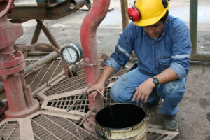 La ineficiencia en el sector petrolero pasa desapercibida cuando suben los precios del barril de crudo