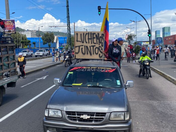 PROTESTAS. Los manifestantes entraron por el sur de Quito y bloquean el acceso a Cutuglagua.